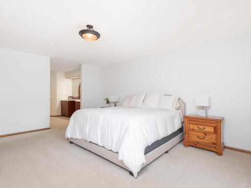 18511 Maple Leaf Drive, Eden Prairie, MN 55346