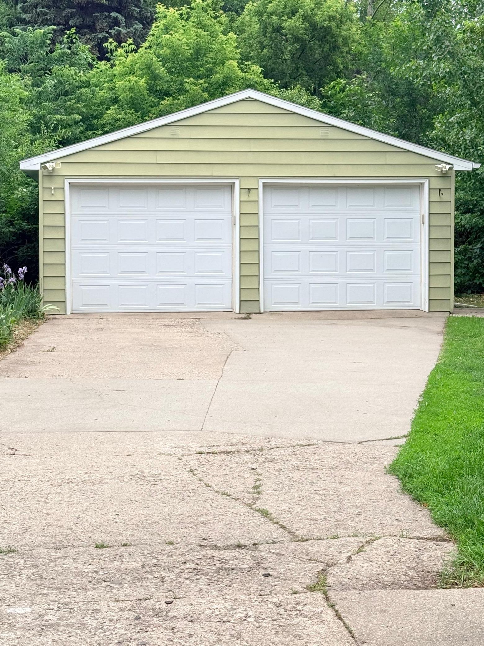 Very nice double garage
