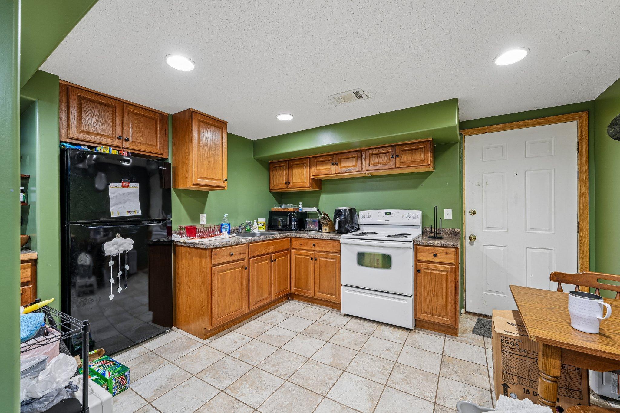 14-web-or-mls-8th Ave-S1007-014.jpg
