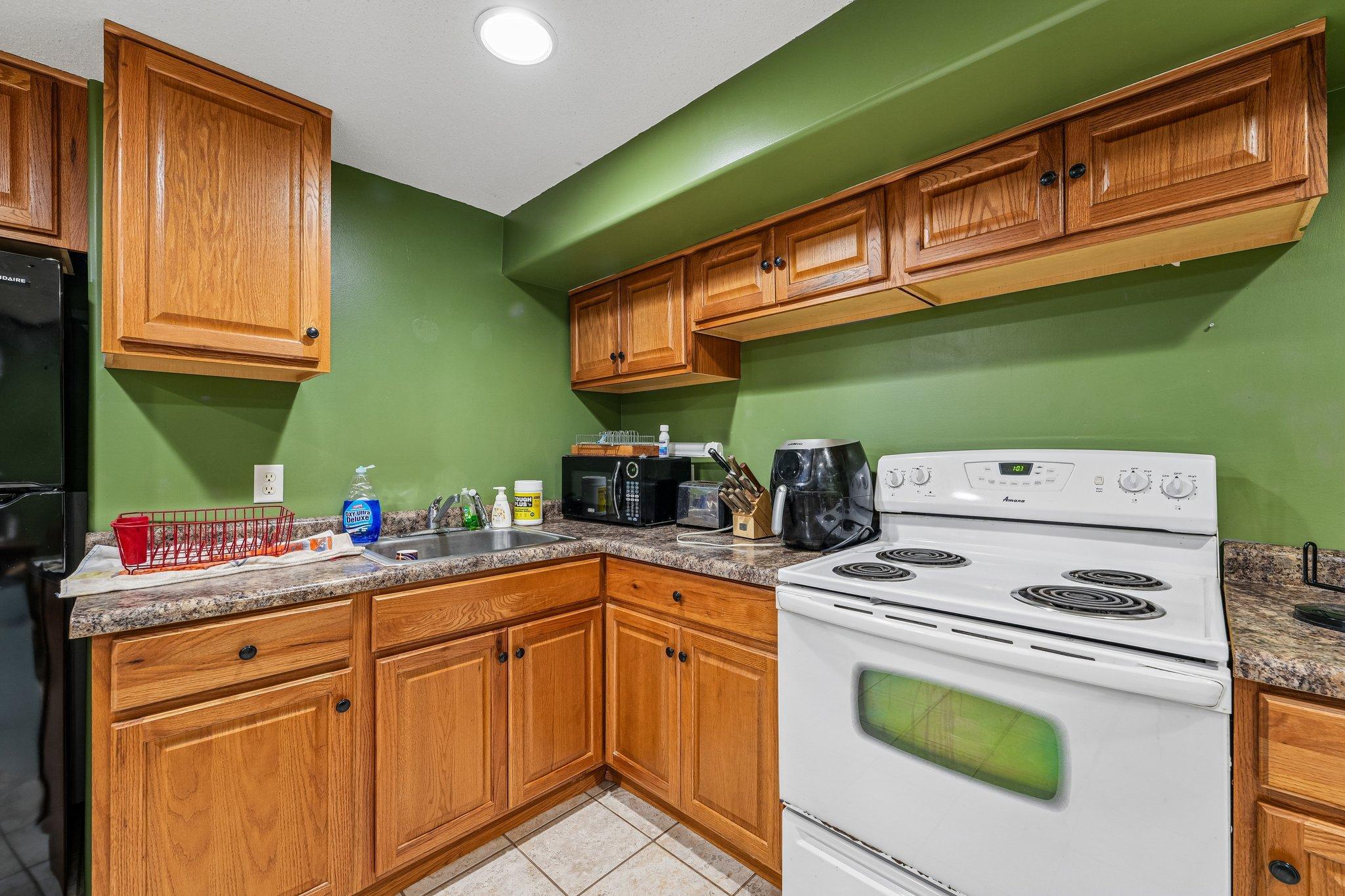 16-web-or-mls-8th Ave-S1007-016.jpg