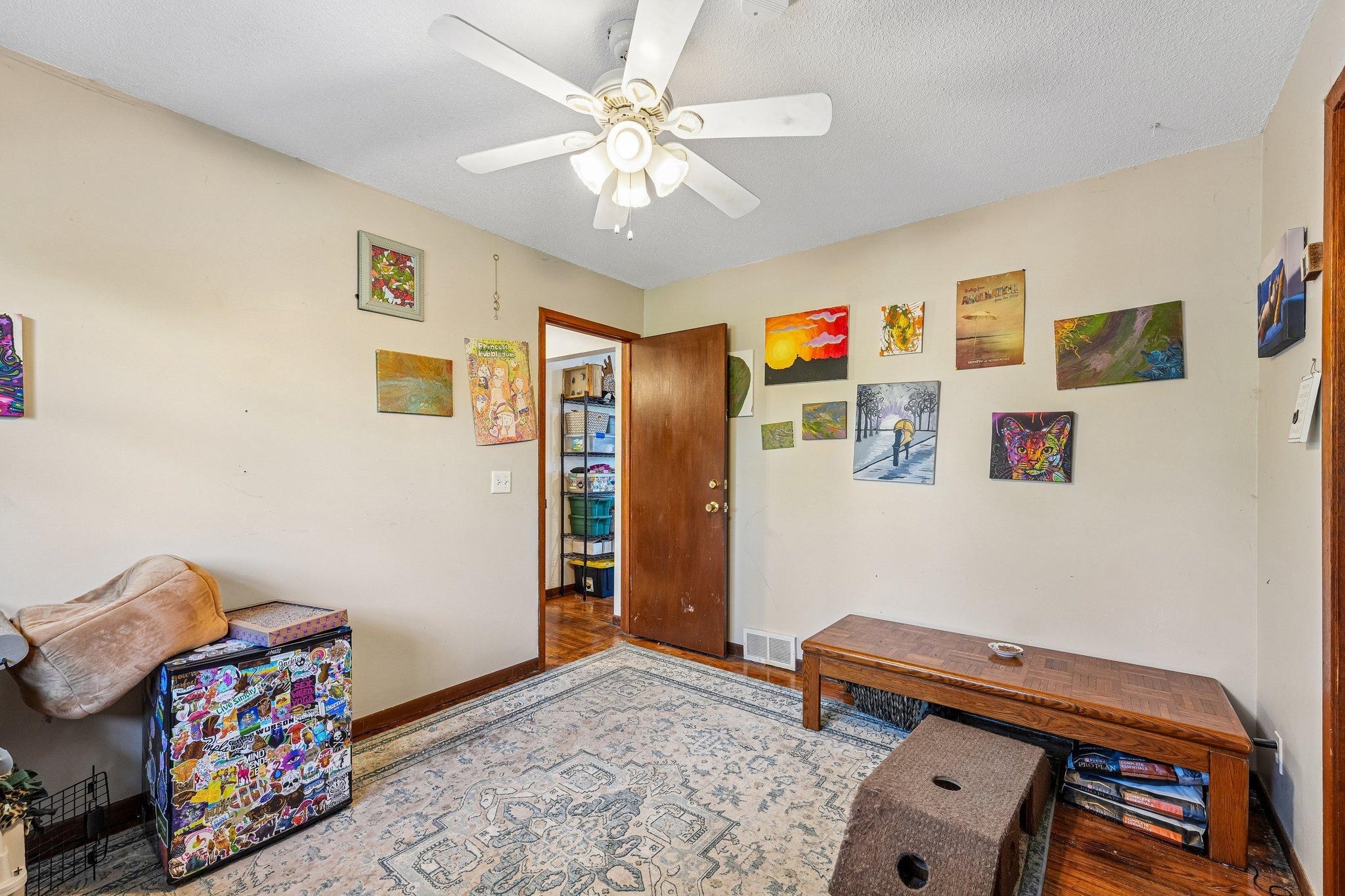 19-web-or-mls-8th Ave-S1007-019.jpg