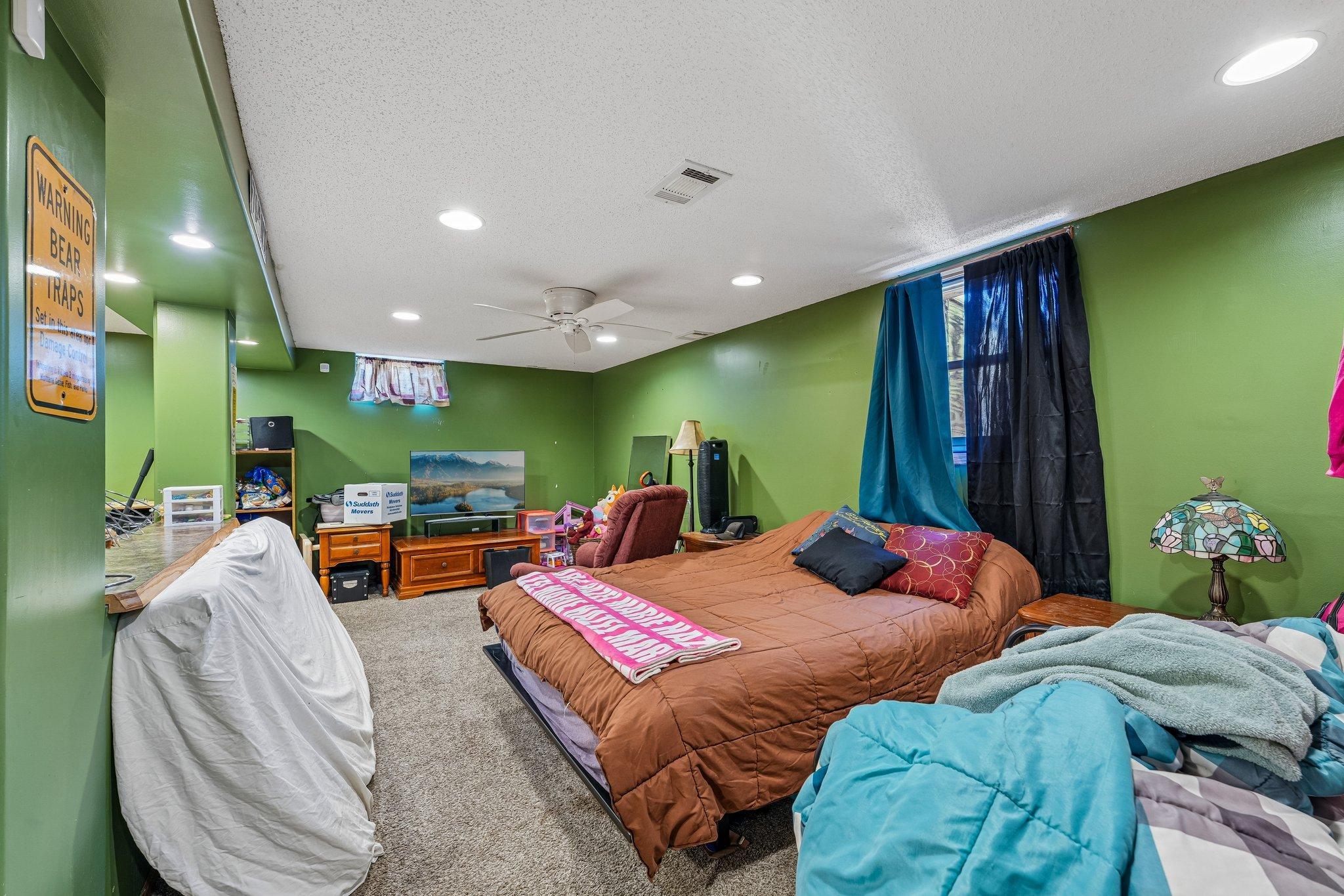 10-web-or-mls-8th Ave-S1007-010.jpg