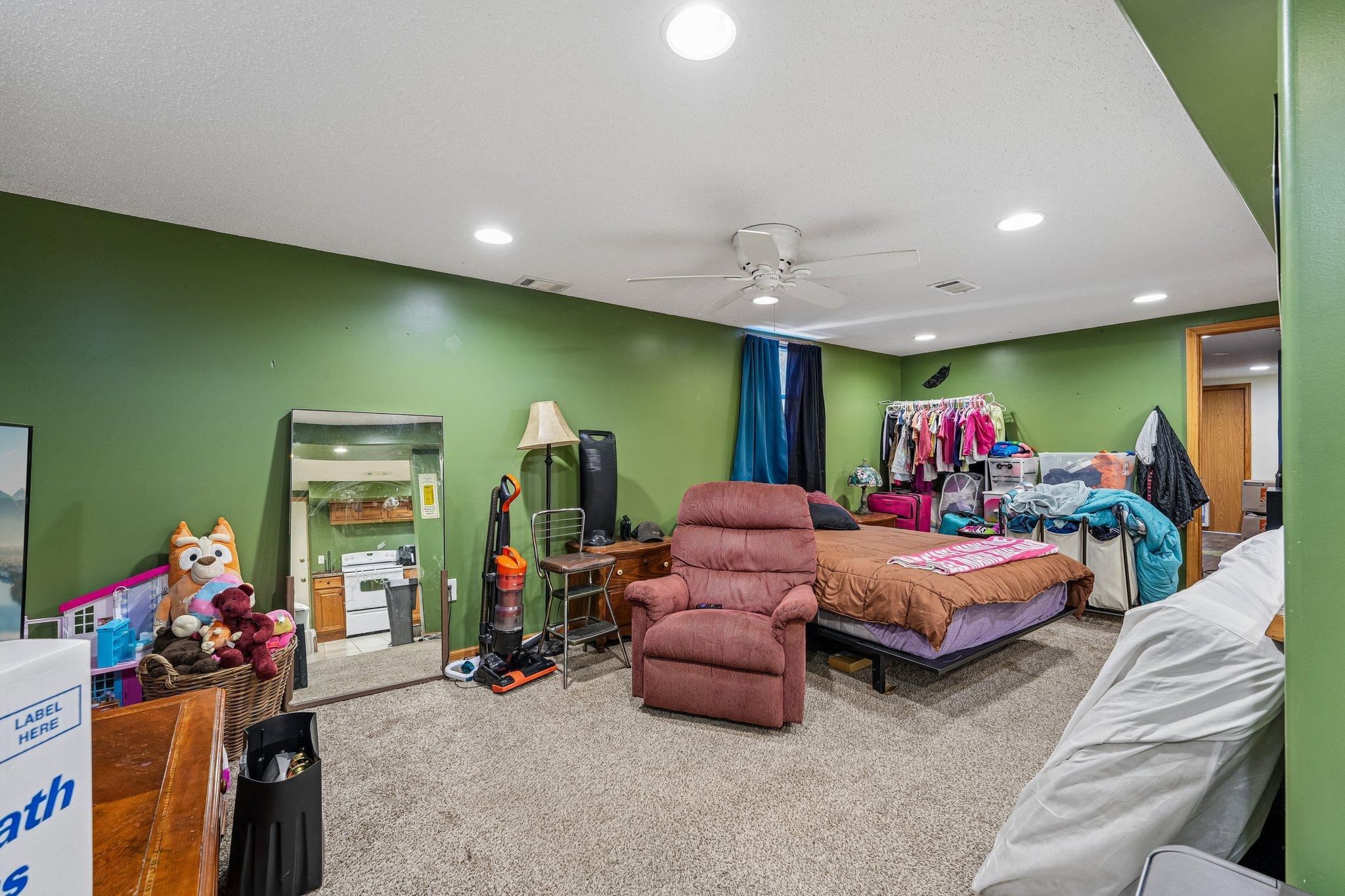 12-web-or-mls-8th Ave-S1007-012.jpg
