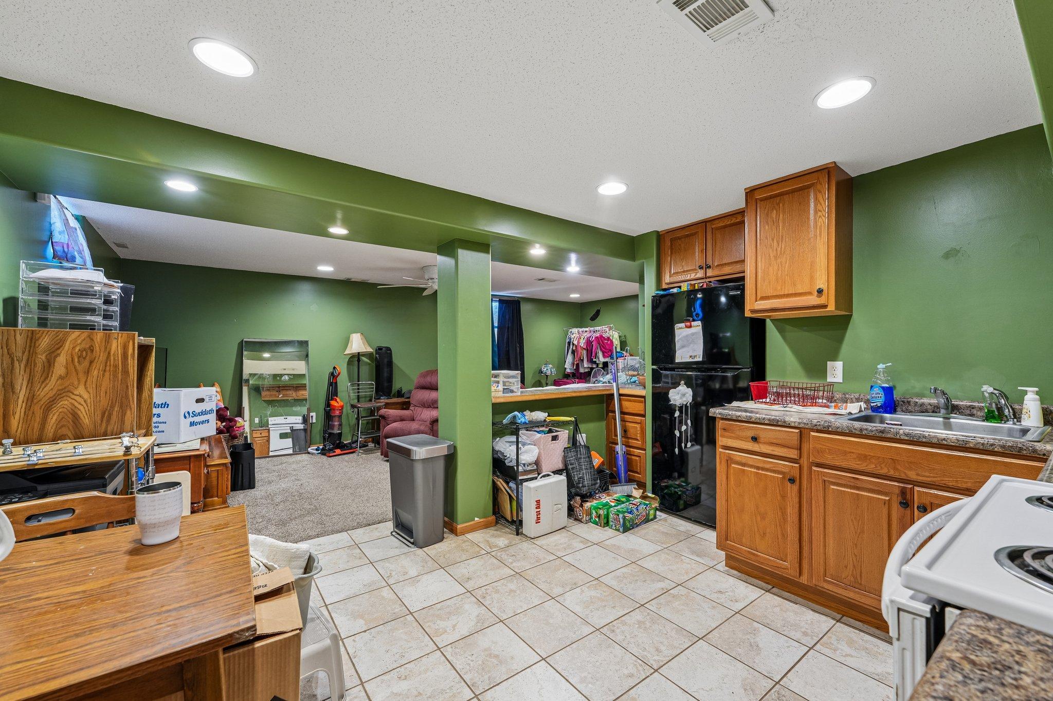 15-web-or-mls-8th Ave-S1007-015.jpg