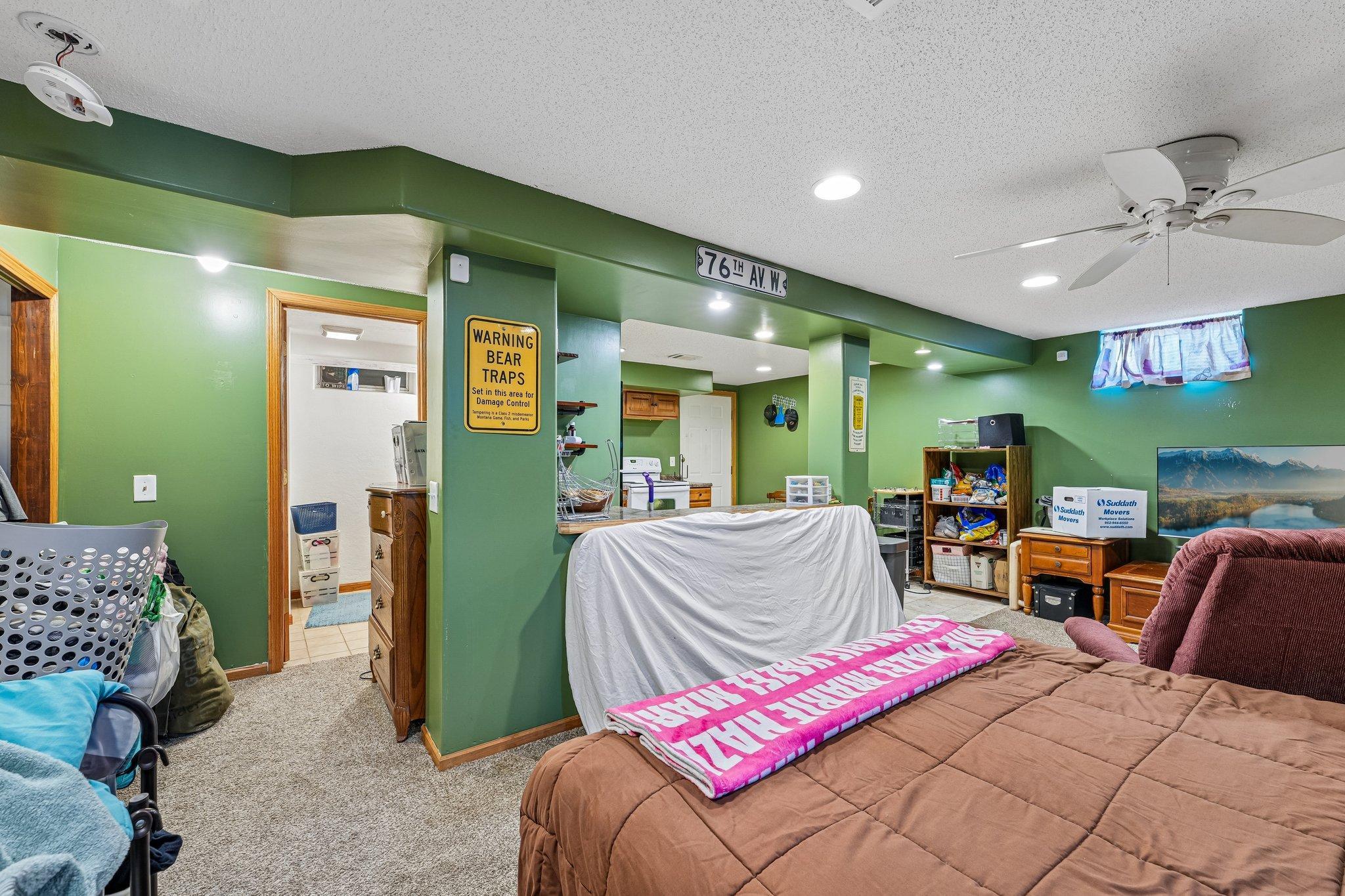 11-web-or-mls-8th Ave-S1007-011.jpg
