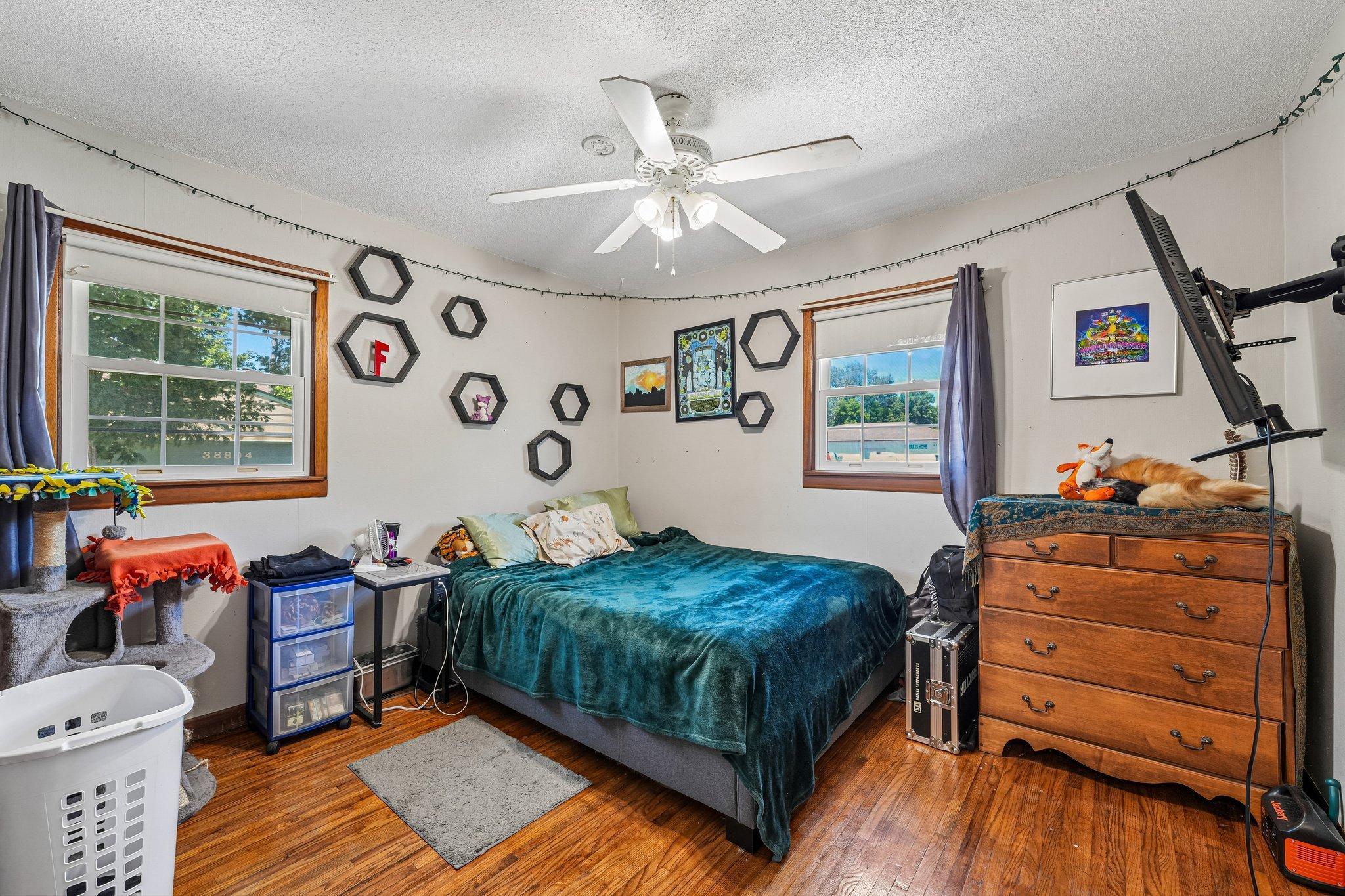 23-web-or-mls-8th Ave-S1007-023.jpg