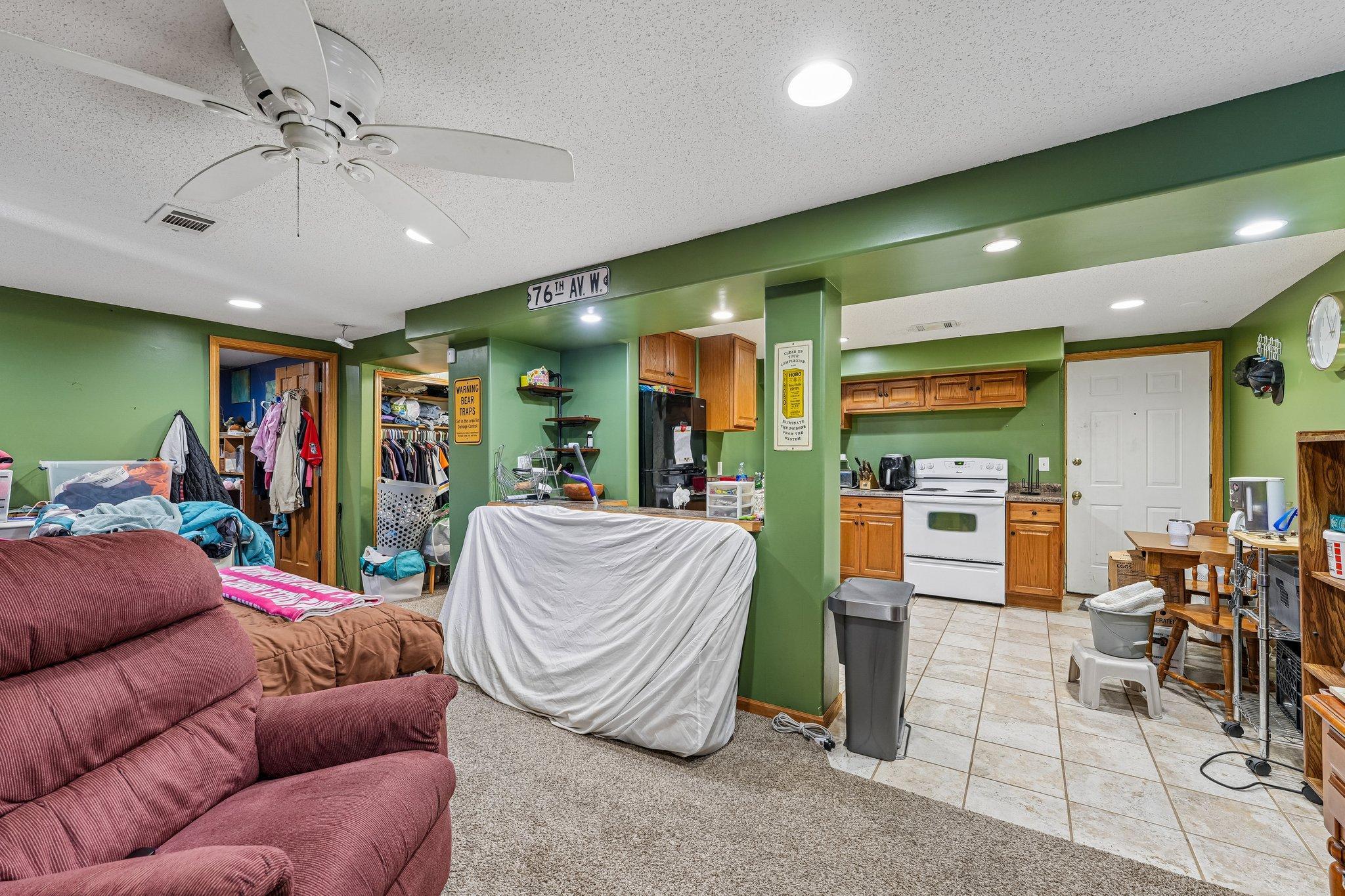 13-web-or-mls-8th Ave-S1007-013.jpg