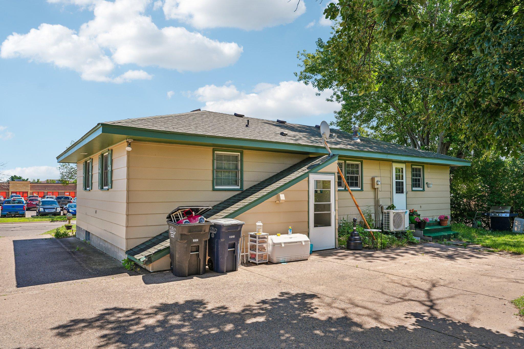 31-web-or-mls-8th Ave-S1007-031.jpg