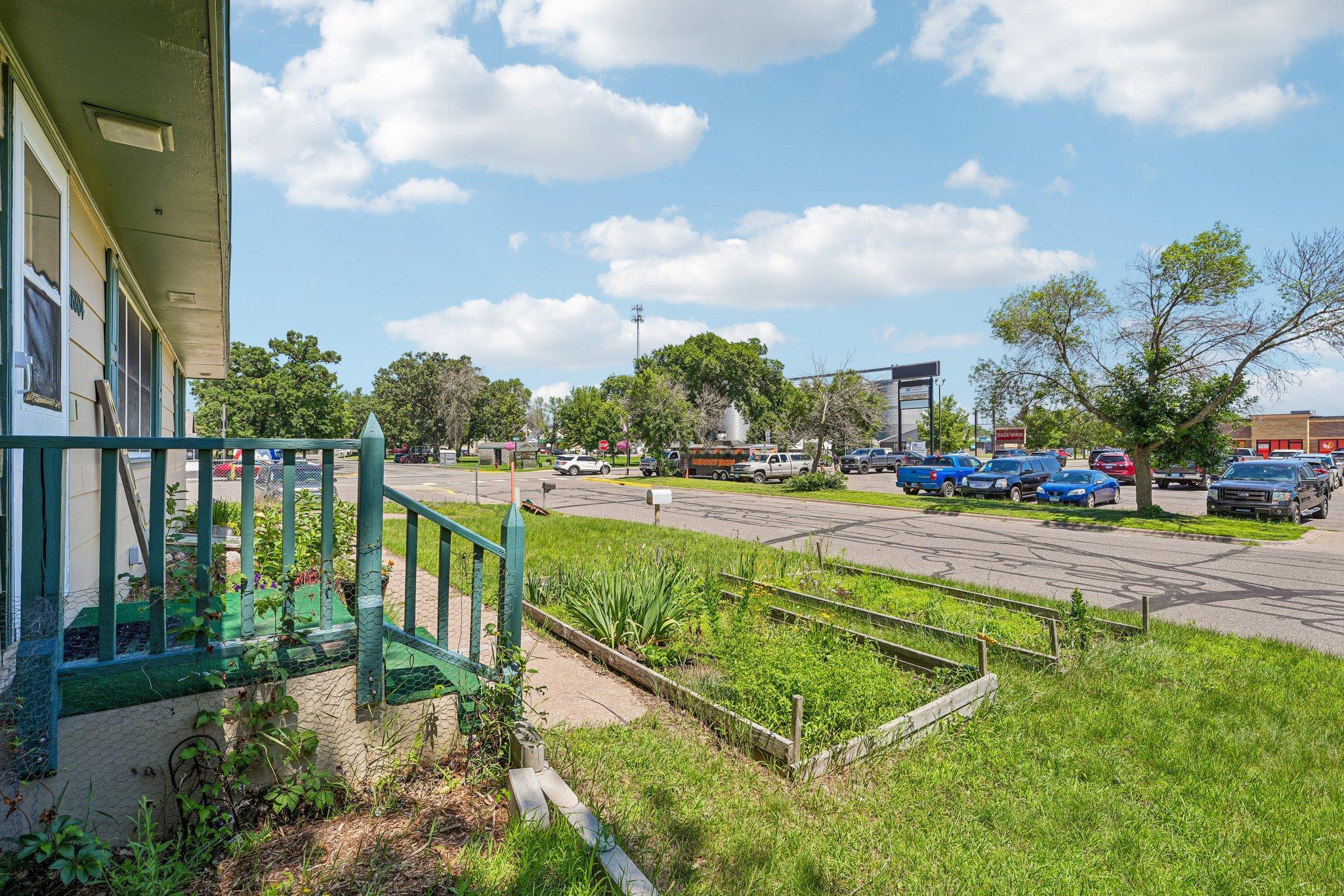 9-web-or-mls-8th Ave-S1007-009.jpg
