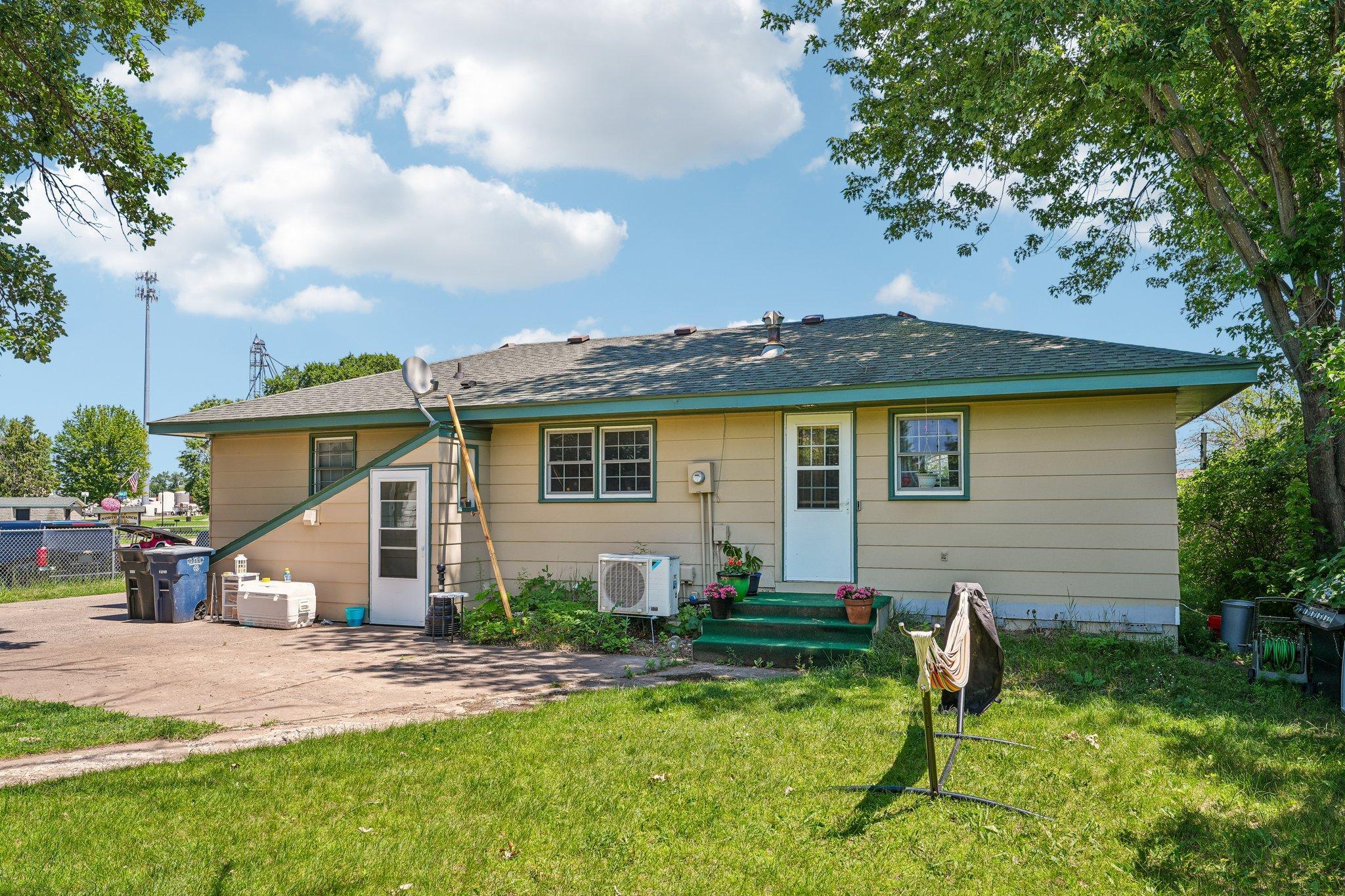 33-web-or-mls-8th Ave-S1007-033.jpg