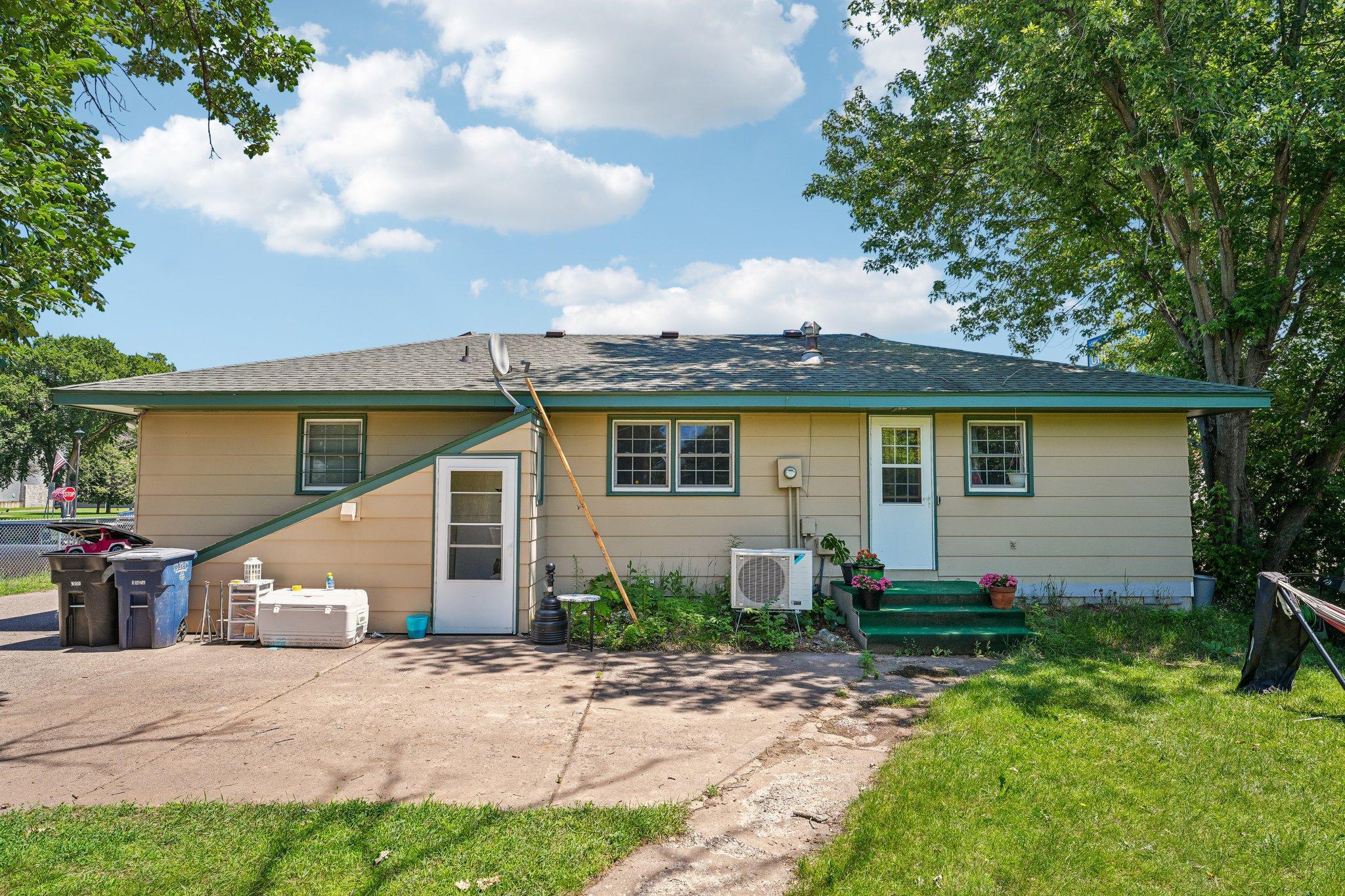 32-web-or-mls-8th Ave-S1007-032.jpg