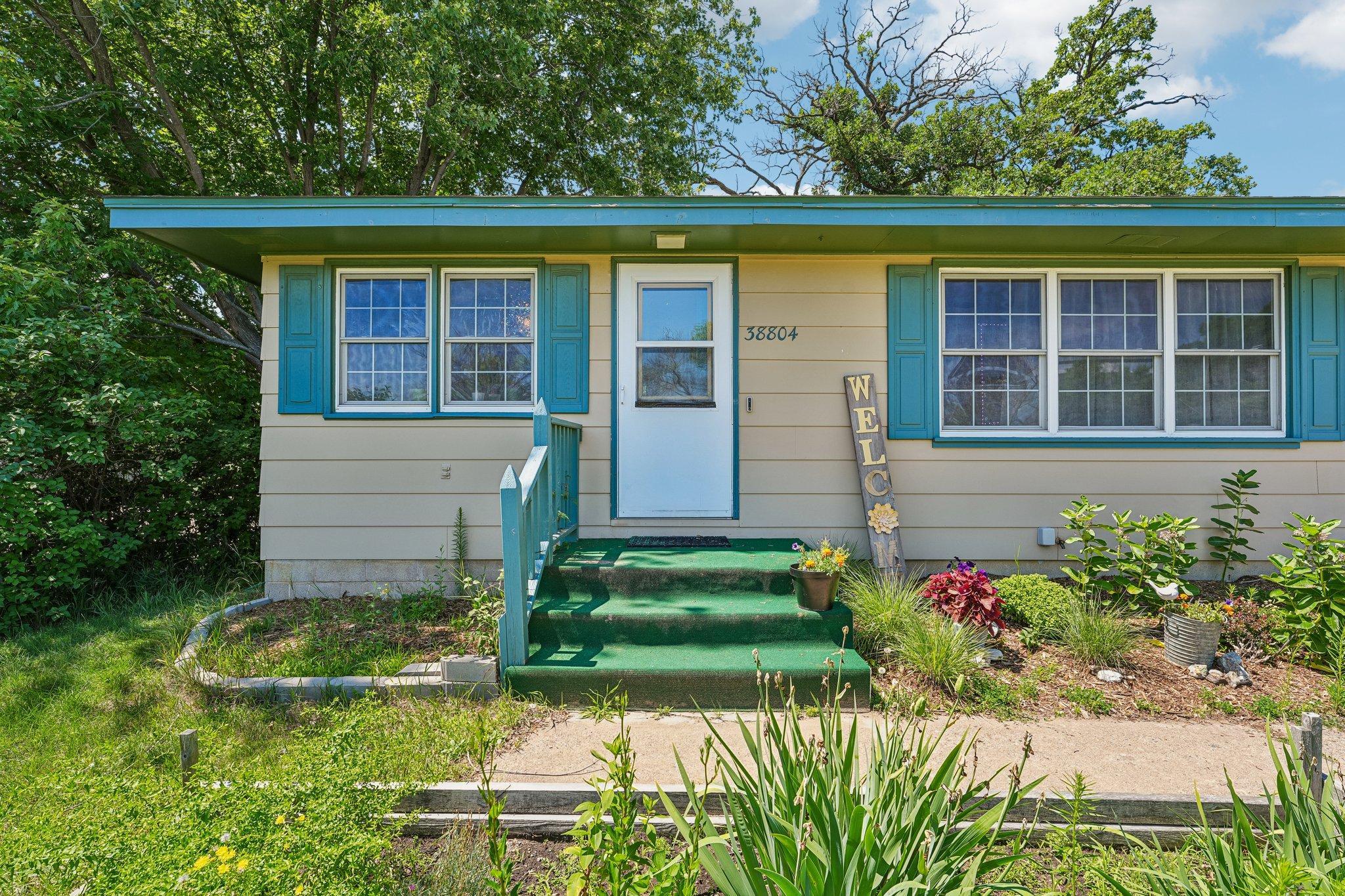 6-web-or-mls-8th Ave-S1007-006.jpg