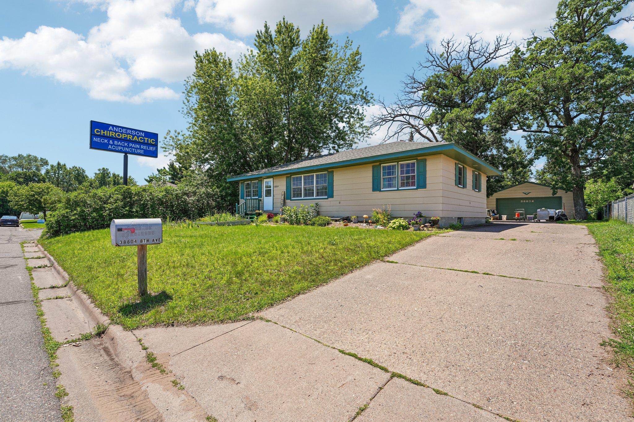 2-web-or-mls-8th Ave-S1007-002.jpg