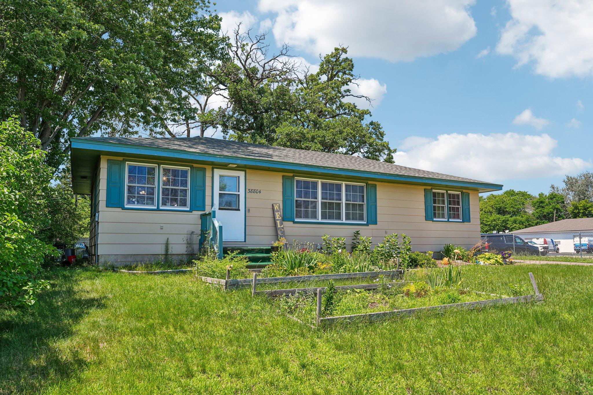 4-web-or-mls-8th Ave-S1007-004.jpg
