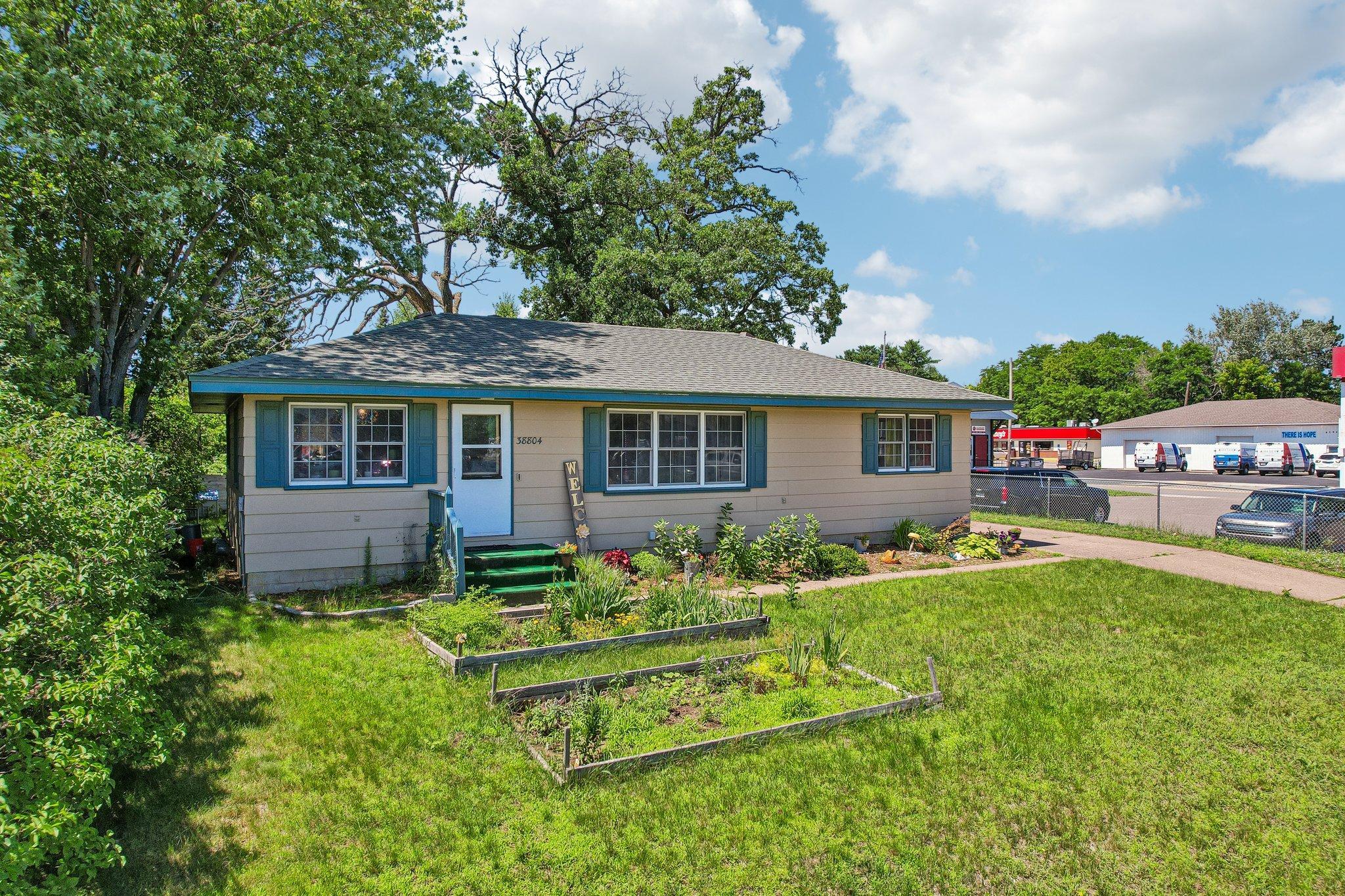 3-web-or-mls-8th Ave-S1007-003.jpg