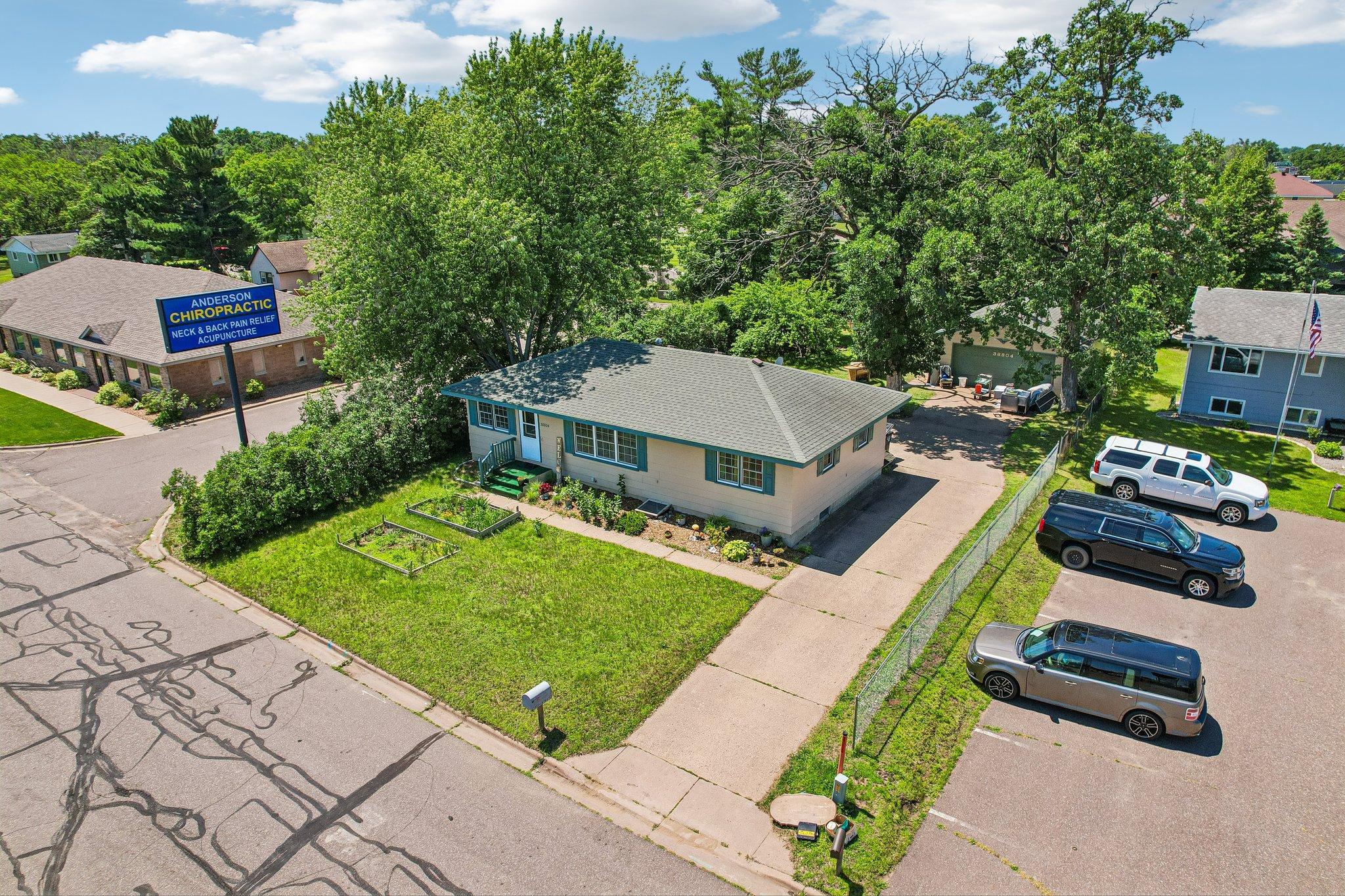 37-web-or-mls-8th Ave-S1007-037.jpg