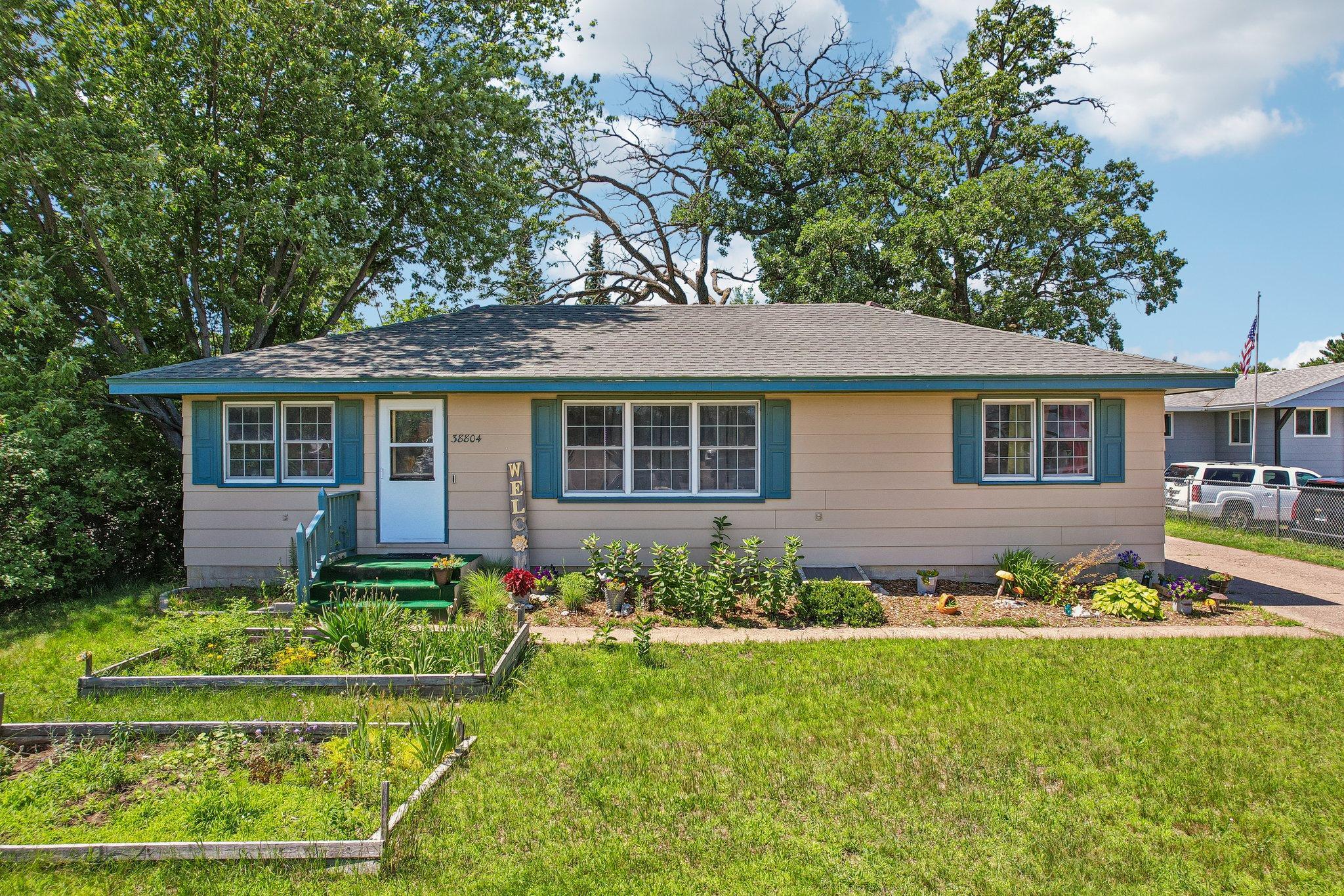 1-web-or-mls-8th Ave-S1007-001.jpg
