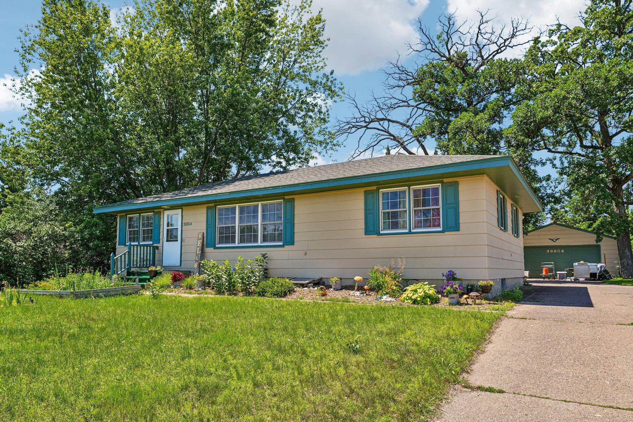 7-web-or-mls-8th Ave-S1007-007.jpg
