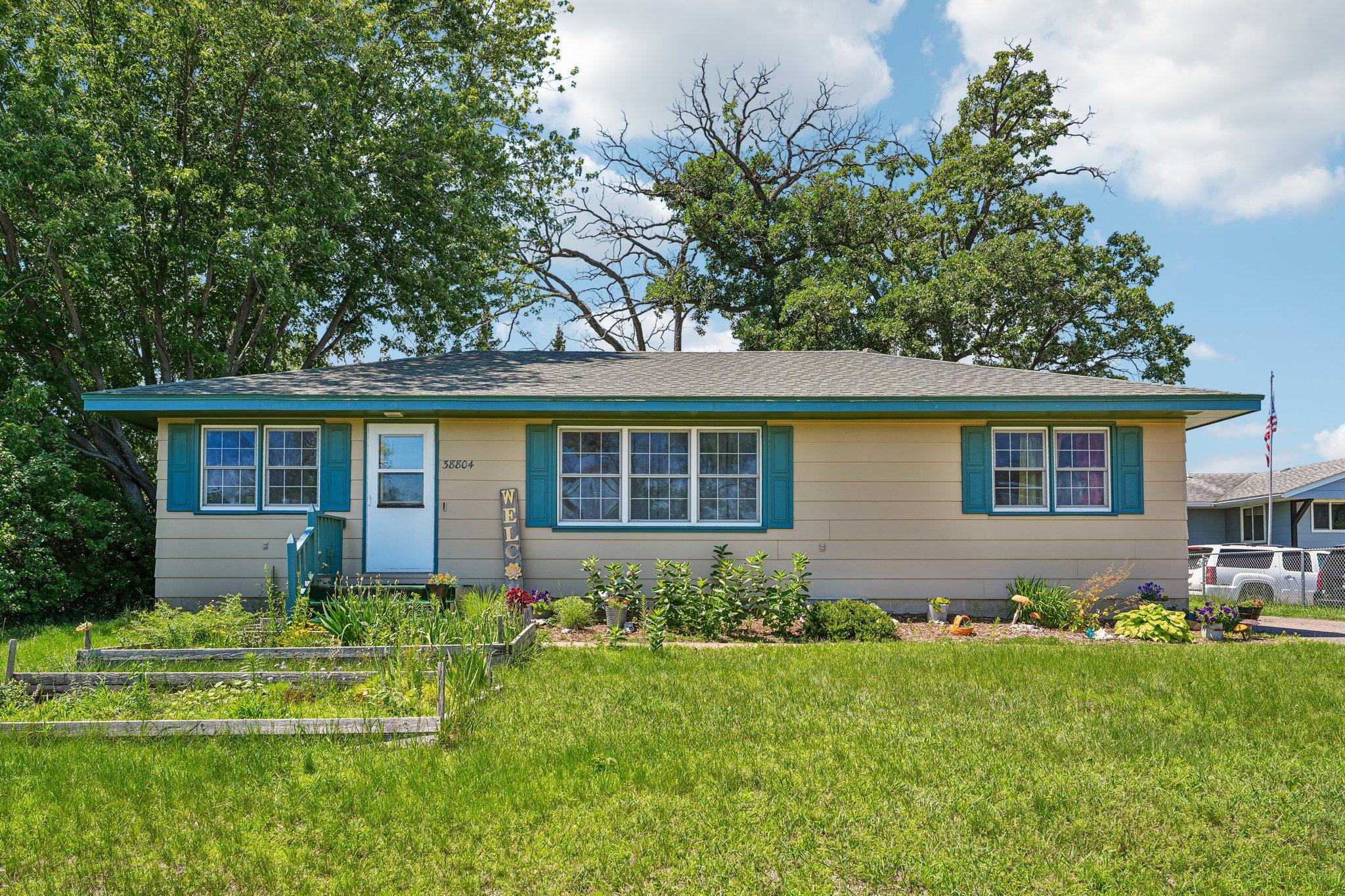5-web-or-mls-8th Ave-S1007-005.jpg