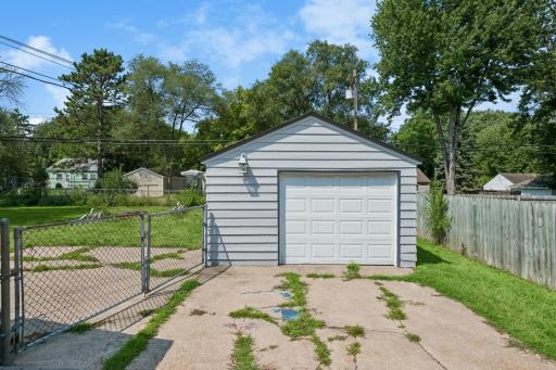 3417 Quail Avenue North - Spacecrafting - 0039.jpg