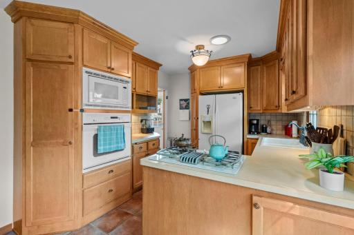 986 Galvin Avenue, Saint Paul, MN 55118