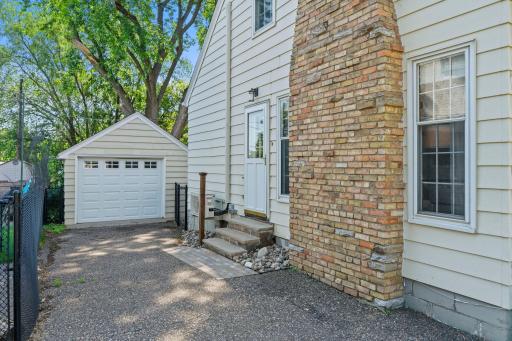 986 Galvin Avenue, Saint Paul, MN 55118