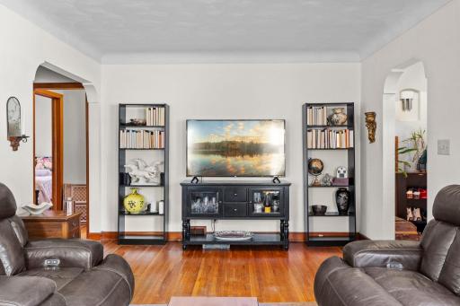 986 Galvin Living room showcases beautiful archways