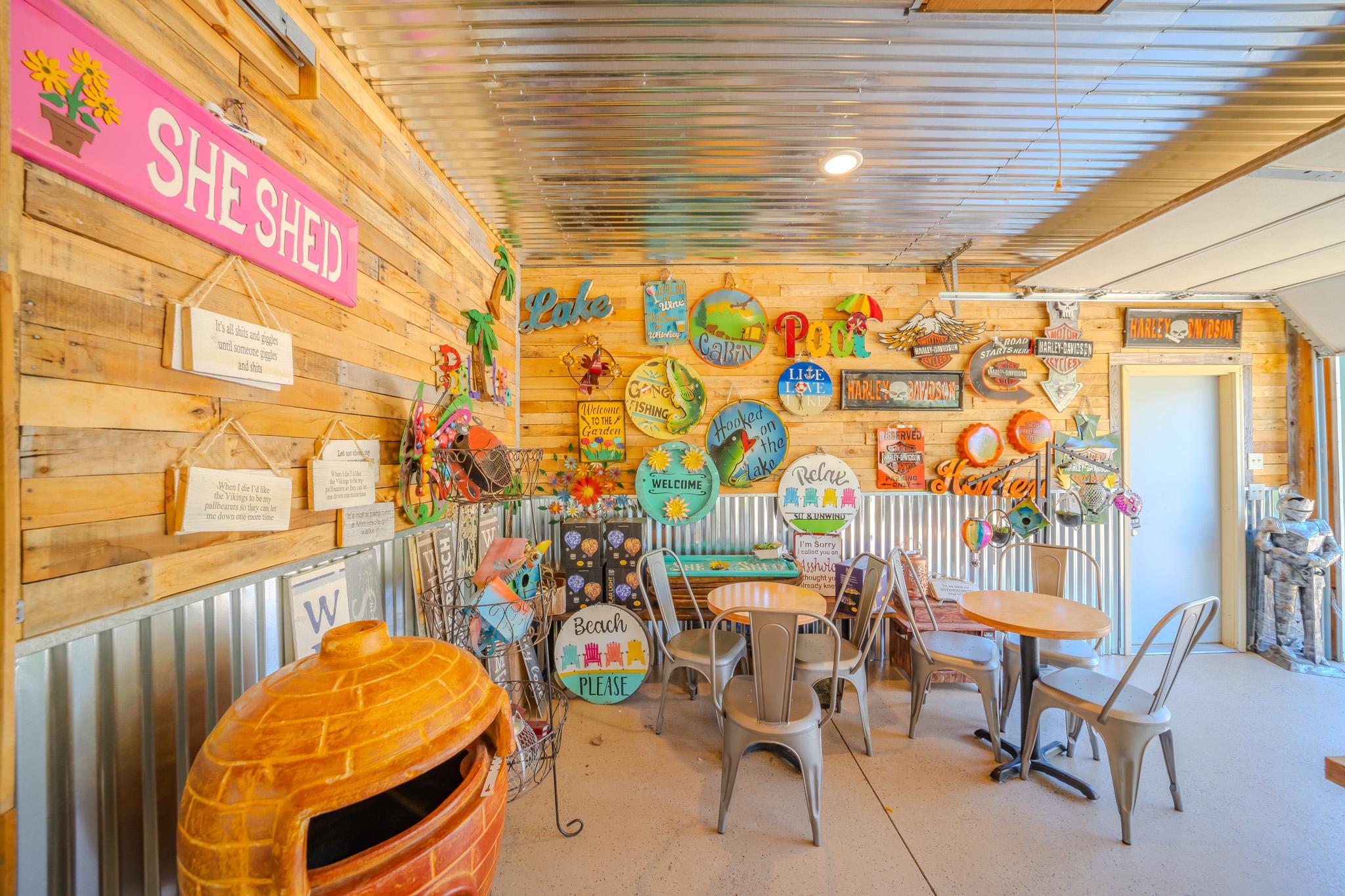 Retail/seating space