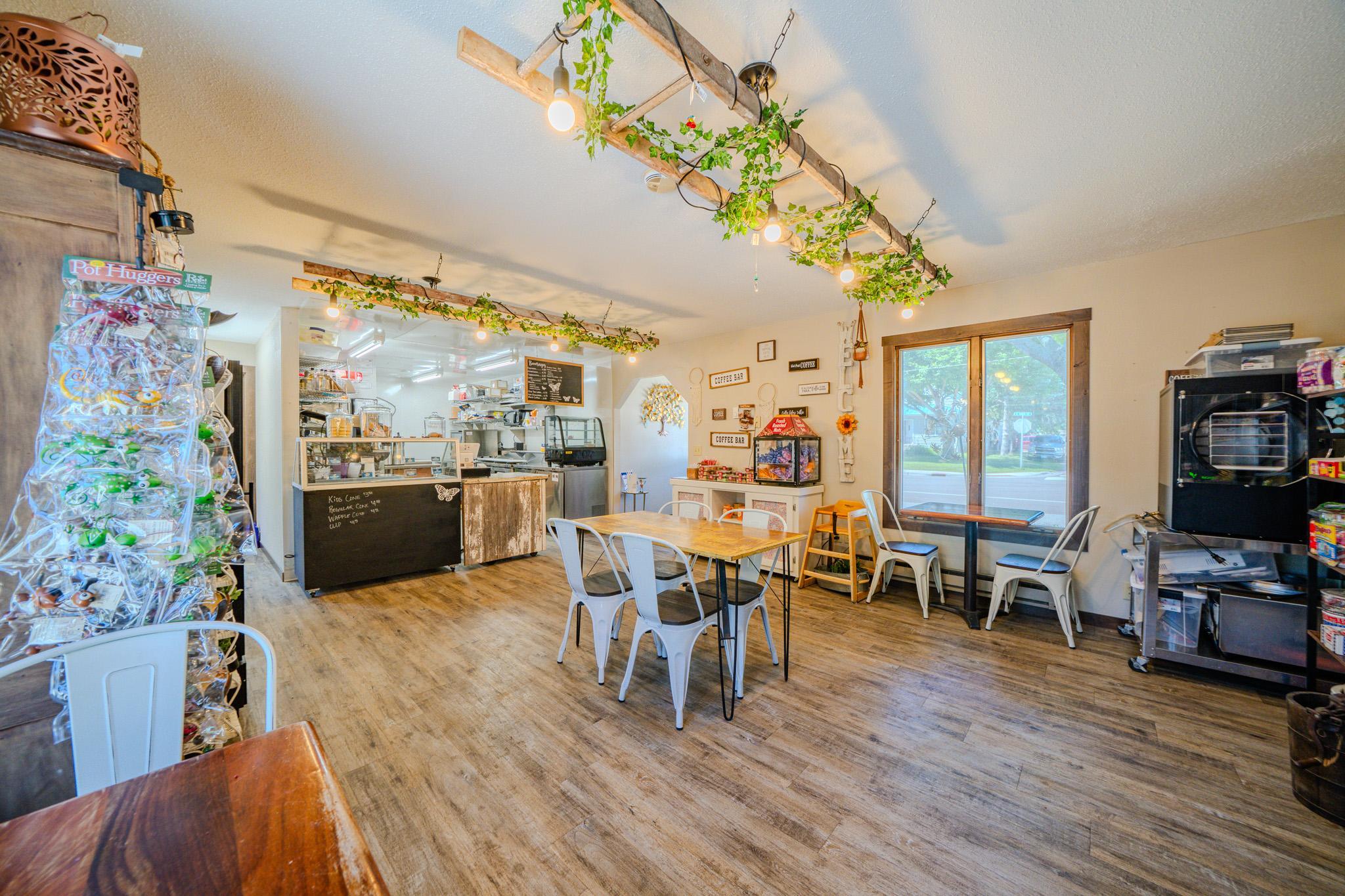 Cafe dining to counter