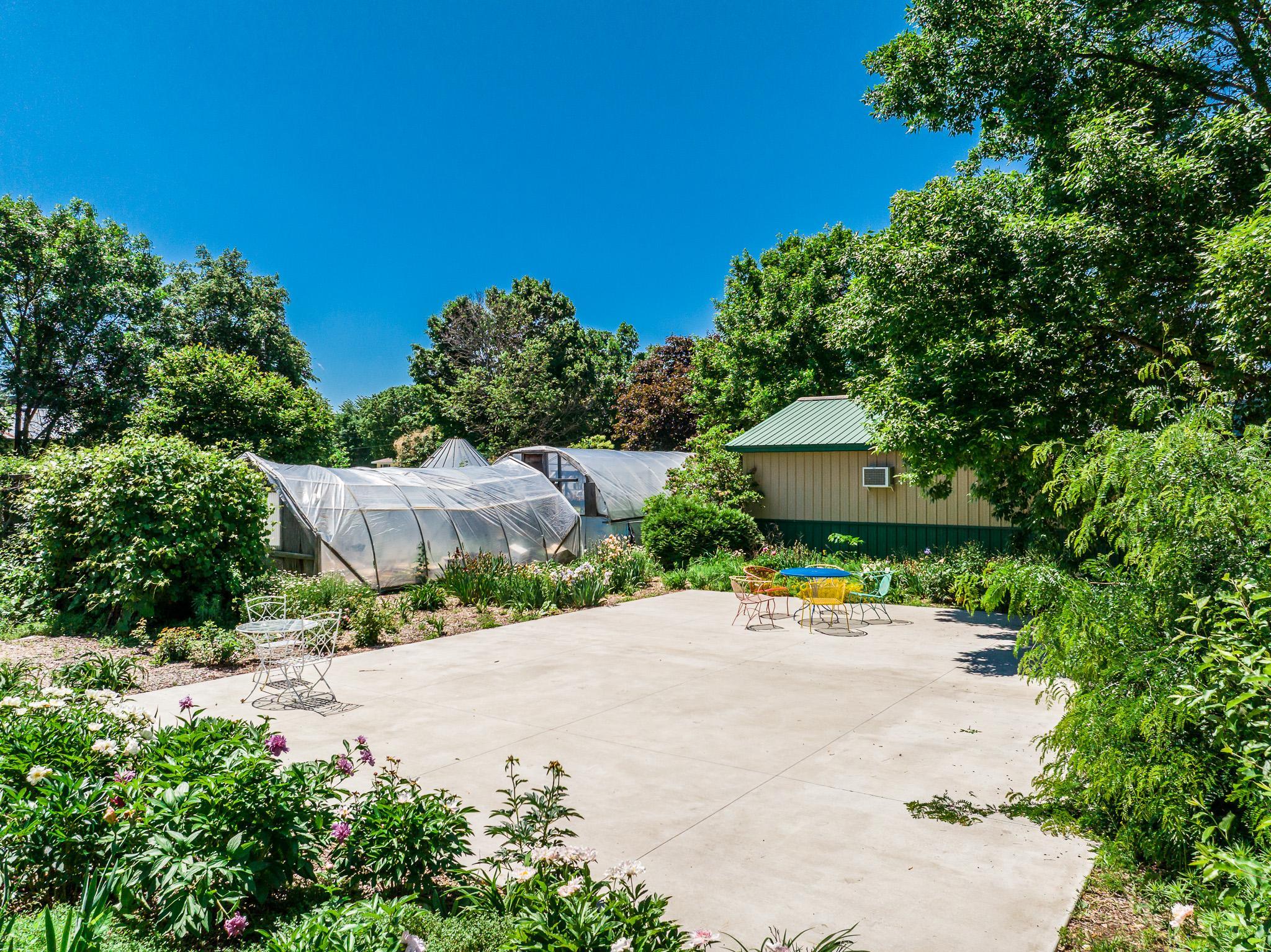 Patio/greenhouse