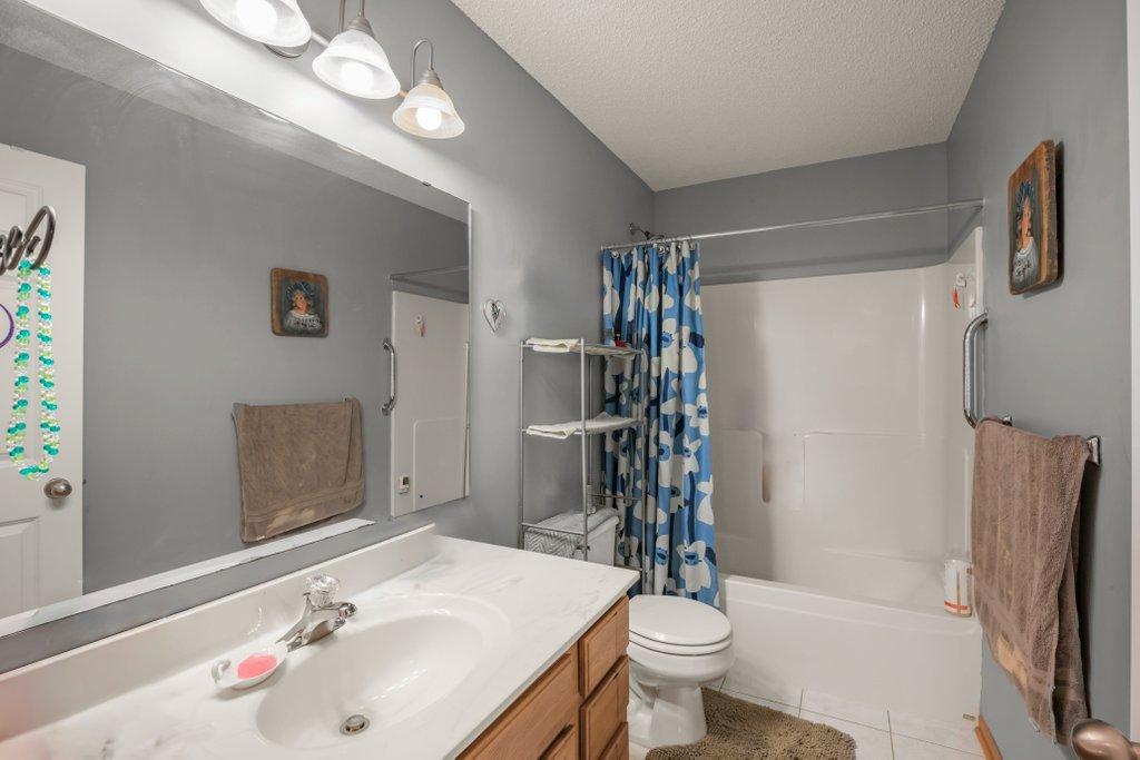 Upper Full Bath