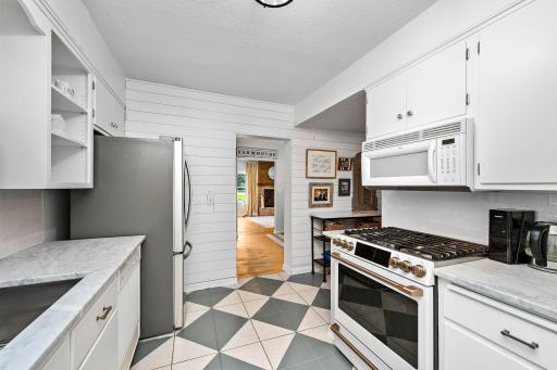 405 S Old Crystal Bay Road, Long Lake, MN 55356