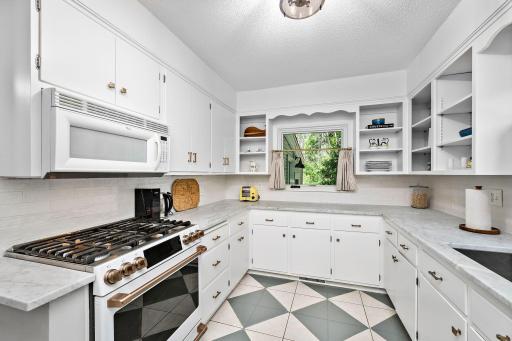 405 S Old Crystal Bay Road, Long Lake, MN 55356