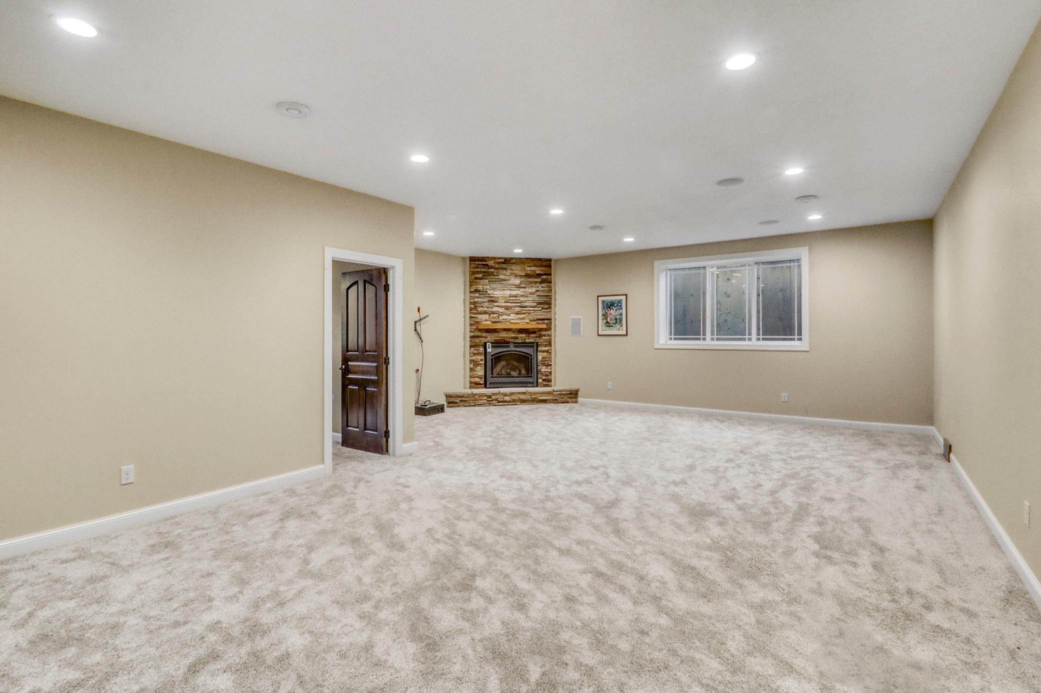 Basement1_3-3264.JPG