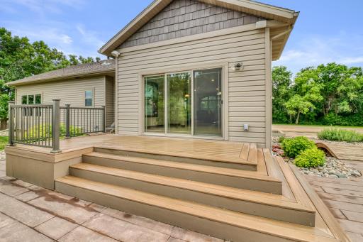 Backyard_deck1_1-3264.JPG