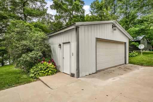 Huge Pole Barn! 44x26 interior. Perfect for storage and projects