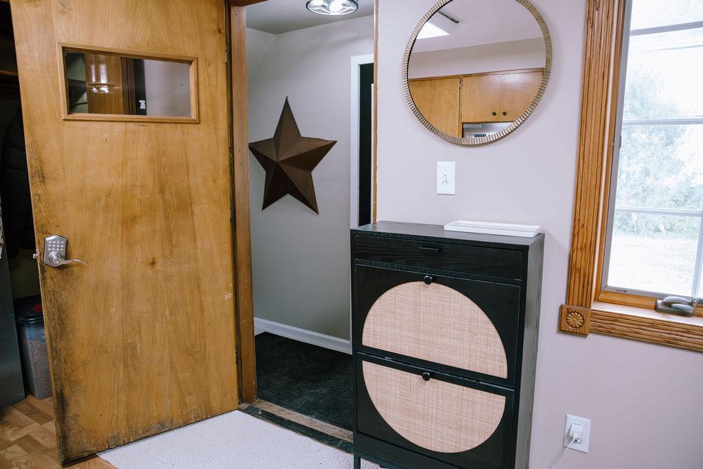 Kitchen to side entry