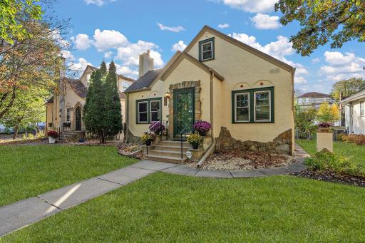 504-web-or-mls-404-web-or-mls-10-17-24 Darling at Drew - Roxy Rentals (11).jpg