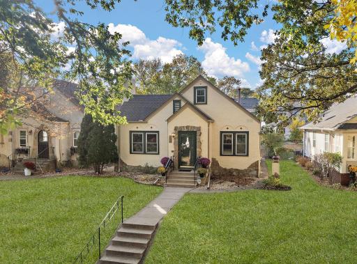 506-web-or-mls-406-web-or-mls-10-17-24 Darling at Drew - Roxy Rentals (13).jpg
