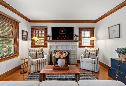 424-web-or-mls-11-4-24 Roxy Rentals - Drew (2).jpg