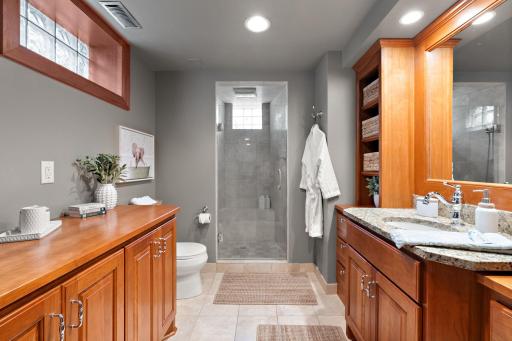 481-web-or-mls-11-4-24 Roxy Rentals - Drew (28).jpg