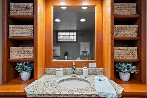 484-web-or-mls-11-4-24 Roxy Rentals - Drew (31).jpg