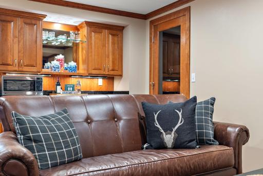 494-web-or-mls-11-4-24 Roxy Rentals - Drew (41).jpg