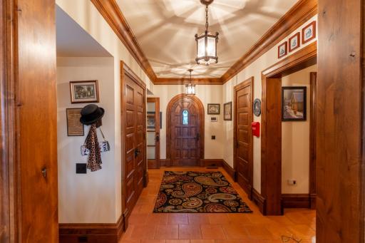 Mudroom area to Breezeway