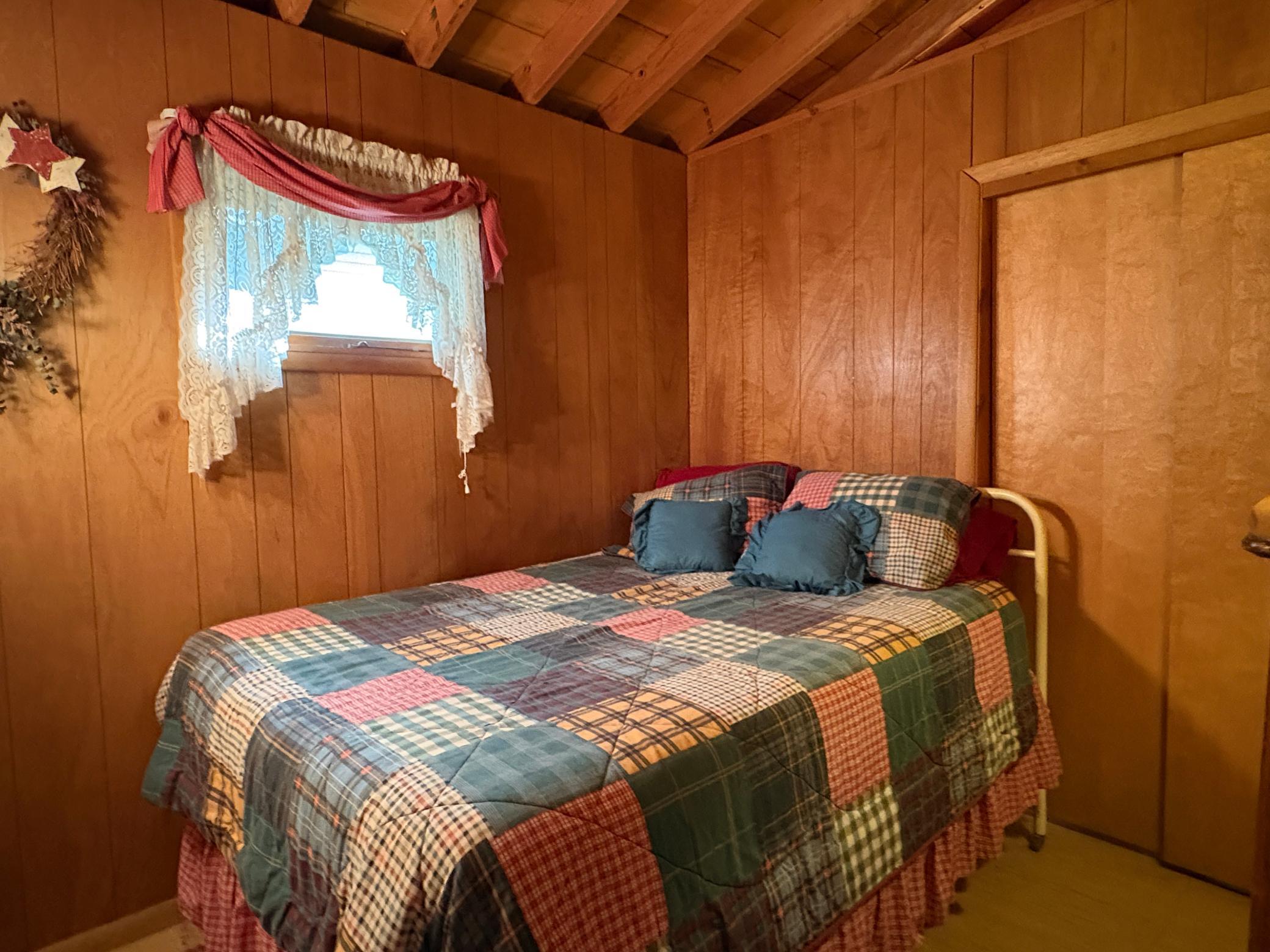 Bedroom 2.JPG
