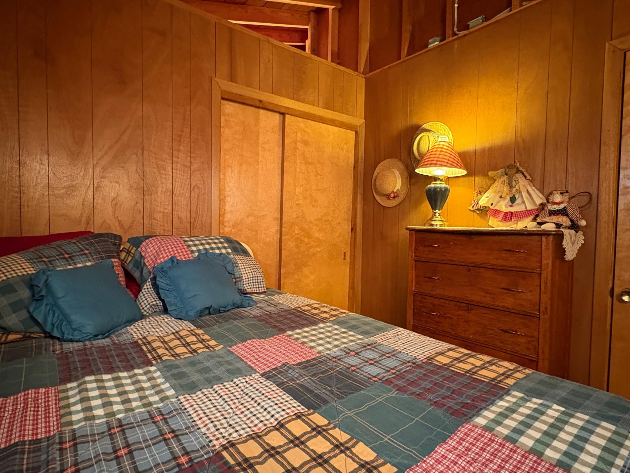 Bedroom 2.JPG