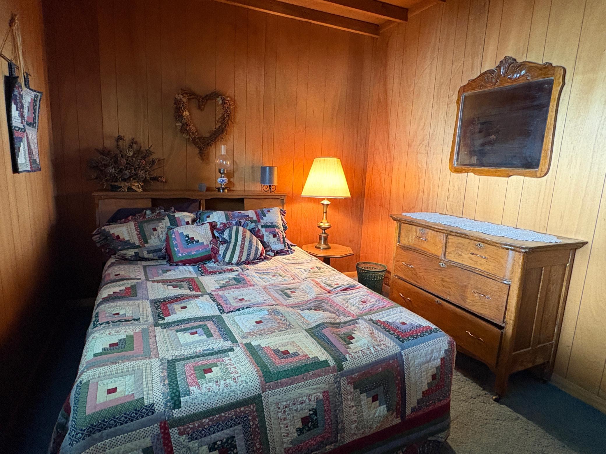 Bedroom 1.JPG