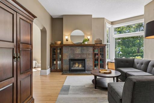 1045 Van Slyke Avenue, Saint Paul, MN 55103