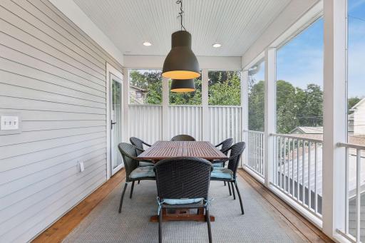 1045 Van Slyke Avenue, Saint Paul, MN 55103