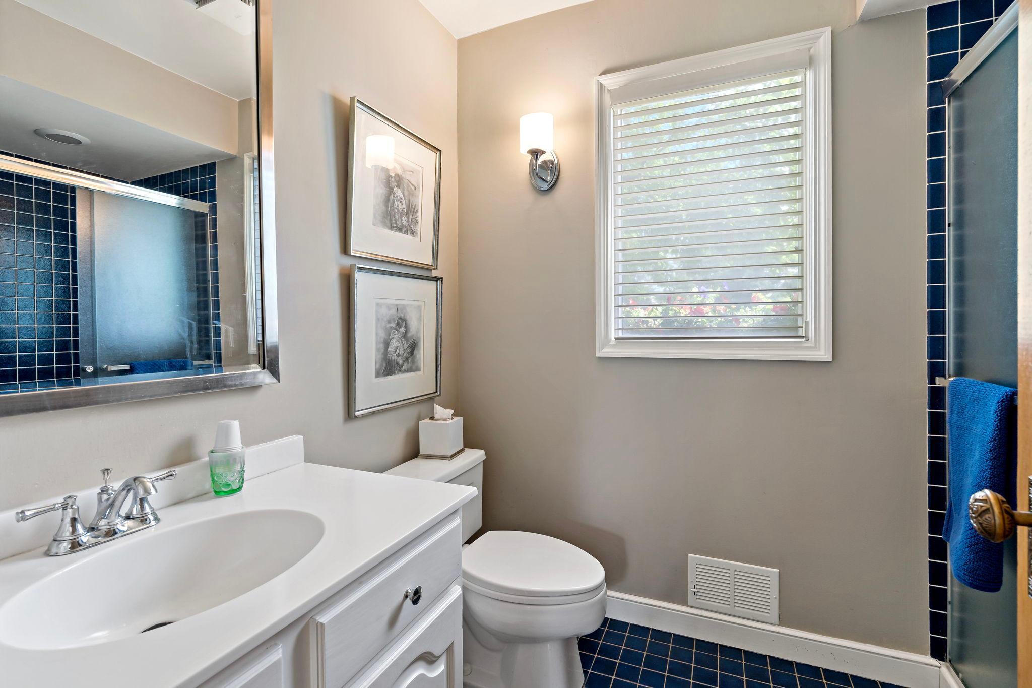 Main floor 3/4 bath